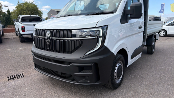 Renault Master Mwb Diesel Fwd ML35dCi 150 Advance Low Roof Aluminium Tipper - Image 39